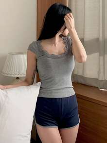 DAZY 女士蕾丝拼接修身上衣和超短裤睡衣套装，夏季 - 灰色 - 查看 4