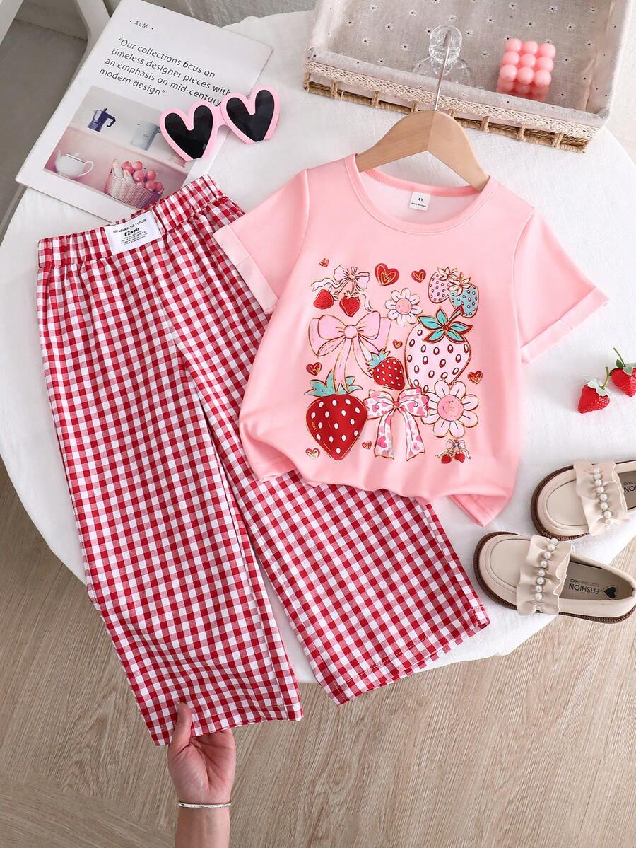 SHEIN Playful Pals 两件套女童草莓印花圆领短袖上衣和裤子,休闲夏季套装 - 藕粉色 - 查看 1
