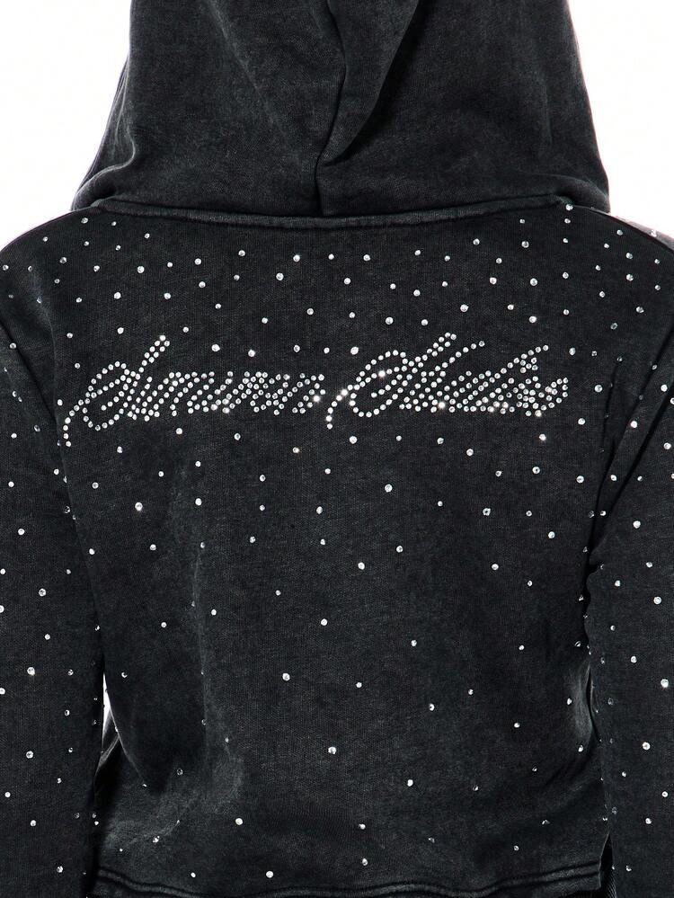SUMWON Kurze Zip-Hoodie mit Strass-verziertem Schriftzug-Design und gepunktetem Muster an den Langärmeln, verwaschen schwarz