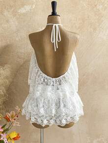 Soleia 女士露背吊带系带花卉刺绣荷叶边下摆上衣和迷你裙两件套，适合约会和派对穿着 - 白色 - 查看 3