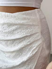 SHEIN Elenzya 女士性感温柔白色纹理花卉高腰褶裥修身迷你A字裙，夏季 - 白色 - 查看 7