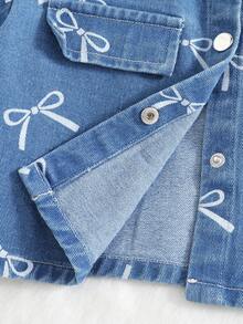 SHEIN Genkimix Kids Bộ đồ hè 3 món cho bé gái: Áo khoác denim tay ngắn màu xanh dương in hình bướm và nơ, chân váy denim cùng màu, áo tank top trắng - Thích hợp cho đi học, du lịch, họp mặt gia đình, chụp ảnh và mặc thường ngày. - Màu xanh lam - Xem 3