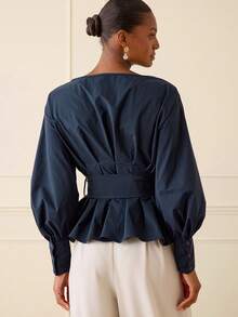 Lilora Áo sơ mi nữ màu xanh navy thanh lịch và thoải mái, cổ chữ X xếp ly, dáng rộng, tay dài, có thắt lưng, thời trang, sang trọng, gợi cảm, thích hợp cho ngày Valentine, dự đám cưới, phong cách vintage, tiệc tùng, kỳ nghỉ xuân hè. - Màu xanh hải quân - Xem 2