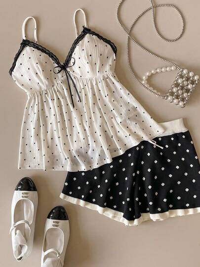 Muvela 白色底黑色波点印花可调节细肩带蕾丝边系带松紧腰吊带背心，百搭复古学院风，适合夏季穿着，可用于办公室、休闲、派对、婚礼宾客等多种场合。