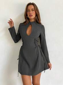 Aloruh 女士秋冬新款咖啡棕色旗袍领镂空迷你连衣裙，侧腰交叉系带A字裙 - 灰色 - 查看 7