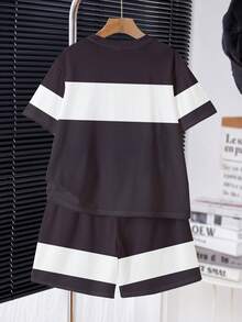 Bộ đồ thể thao cho bé trai tuổi teen, phong cách giản dị, thoải mái, tối giản gồm áo thun cổ tròn tay ngắn và quần short, họa tiết phối màu cổ điển, in hình khẩu hiệu độc đáo. - Nhiều màu - Xem 3