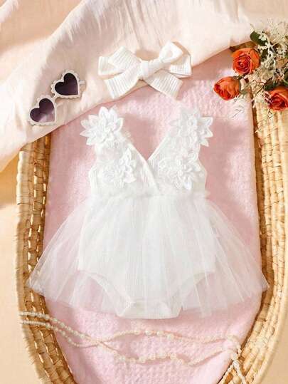 这款新生儿可爱夏季连体衣，带有网纱细节，非常适合生日派对、晚间活动、表演、婚礼、洗礼、开幕式、上学日和郊游等场合。