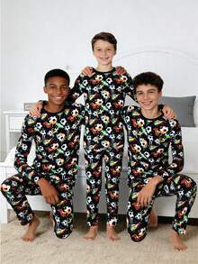 SHEIN 青少年男童荧光印花足球图案撞色打底长袖T恤和长裤套装，紧身睡衣家居服，休闲学院风，舒适实用，面料柔软，适合日常穿着和叠穿，秋冬季 - 彩色 - 查看 1