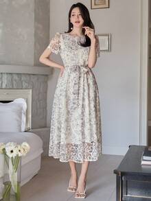 DAZY Đầm nữ thanh lịch in hoa, cổ tròn, tay phồng, thắt eo, dài ngang gối, thích hợp làm đầm dự tiệc cưới mùa hè. - Màu be - Xem 5