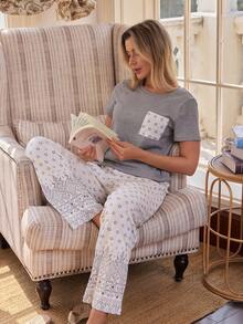 Doze Lane Set Pakaian Santai Rajut Bergaris untuk Wanita dengan Kerah Bulat - Grey - View 2
