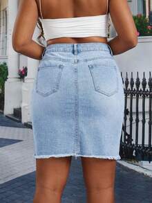SHEIN Essnce 大码夏季休闲水洗不对称口袋毛边牛仔裙 - 淺色水洗藍 - 查看 2
