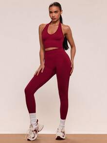 SHEIN BAE Conjunto de ropa deportiva casual de unicolor con top halter sin mangas y pantalones cortos ajustados para mujer - Burdeos - Ver 10