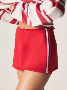 MISSGUIDED 高腰运动侧条纹迷你短裙，配有弹性腰带，适合夏季休闲运动。 - 紅色 - 查看 1