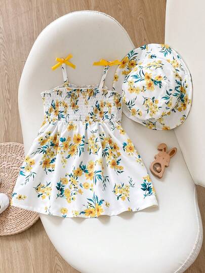 SHEIN Playful Pals 两件套女婴/幼儿碎花吊带连衣裙，带蝴蝶结装饰，搭配同款遮阳帽，休闲舒适，可爱百搭，适合日常穿着、度假、拍照等场合。