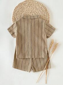SHEIN 2pcs/Set Baby Boys Polo Collar Khaki & Light Brown Striped Textured Knit Short Sleeve Button-Up Shirt + Elastic Waist Shorts Casual Retro Set, Suitable For Summer Outings Or Casual Home Wear - Khaki - View 2
