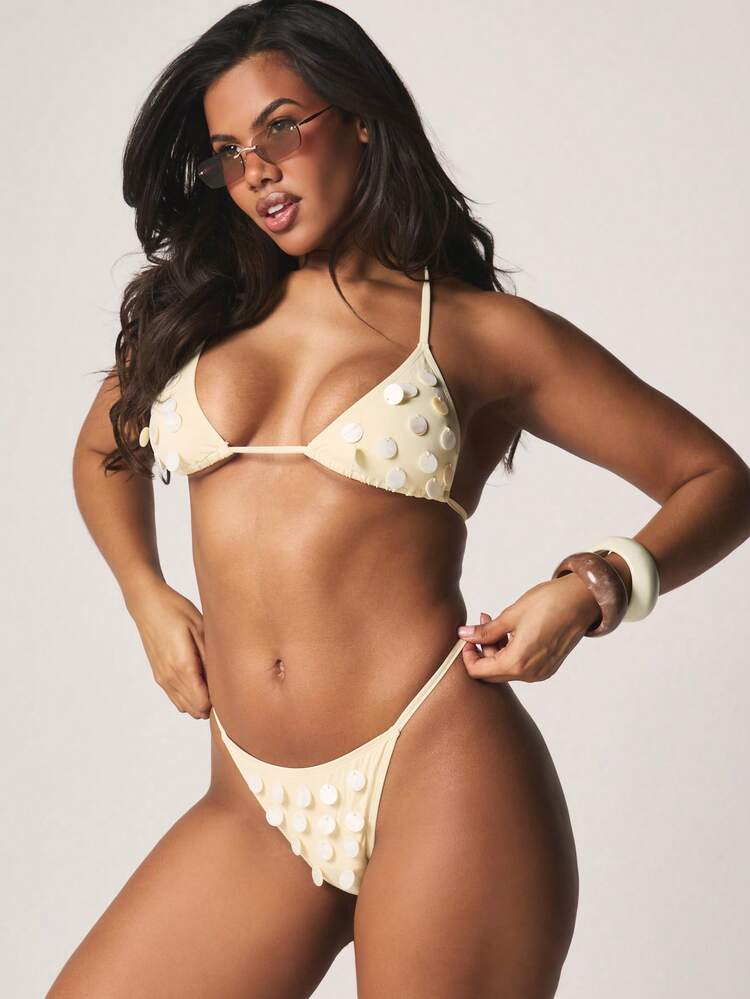 MISSGUIDED Set bikini triangolare con dettagli a conchiglia, elementi decorativi e top a fascia, costume da bagno estivo a due pezzi