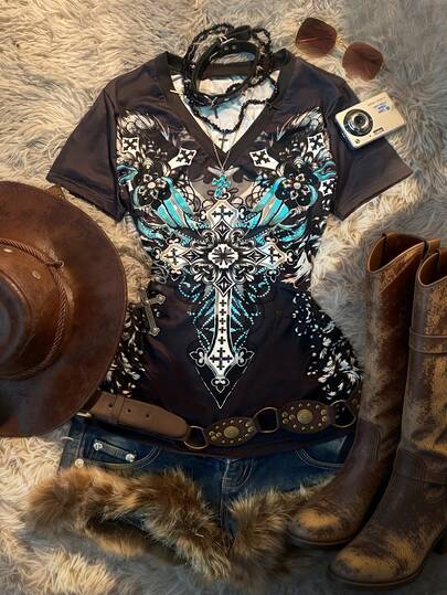 Glimmora 2000s Gothic Cross Y2K Print Women's V-Neck Slim Fit Short-Sleeve T-Shirt, Gothic Style, Suitable For Everyday Wear, Commuting, Parties, Gatherings, And Back-To-School Occasions.