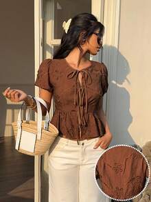 SHEIN Frenchy قميص نسائي كاجوال للعطلات مطرز بأربطة أمامية وأكمام قصيرة - بني - مشاهدة 3