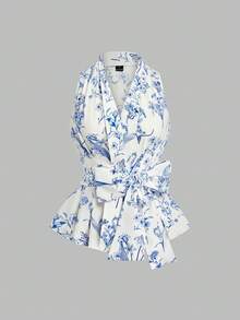 GlowEve Una señora teje una elegante y de moda camisa de verano - Azul - Ver 1