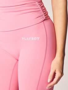 Missguided x Playboy 高腰七分紧身裤，采用折叠腰带和侧边褶皱设计，适合瑜伽和健身活动 - 珊瑚粉 - 查看 4
