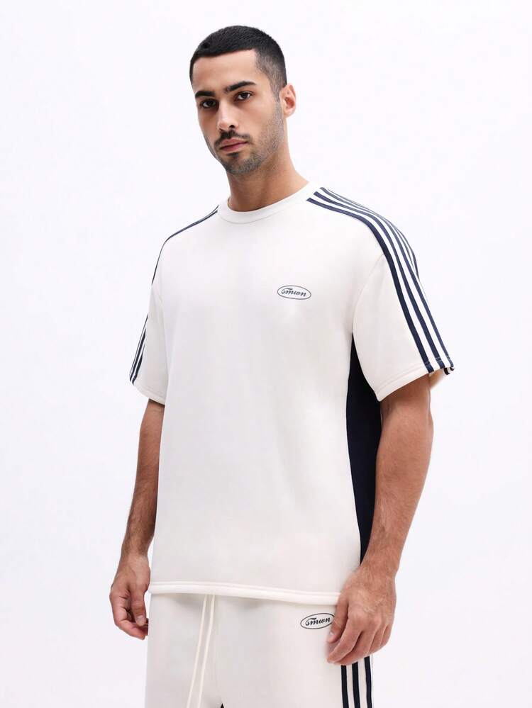 스트라이프 디테일이 있는 크루넥 티셔츠와 반바지 세트