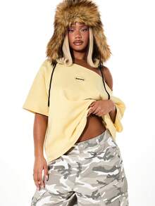 SUMWON WOMEN Oversized Off-Shoulder Hoodie mit Kunstfell-Kapuze und Marken-Logo-Muster, Herbst-Winter Streetstyle Oberteil - Gelb - Übersicht 1