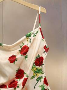 SHEIN Franclia Áo hai dây không tay cổ chữ V chéo bằng satin cao cấp cho mùa xuân và hè, áo dành cho ngày Valentine, áo ren họa tiết hoa hồng mang lại cảm giác sang trọng. Thiết kế xếp ly độc đáo và tinh tế. Áo hai dây satin màu sâm panh với phần eo xếp ly, và áo satin ôm sát màu mơ. Thích hợp cho kỳ nghỉ hè, mùa xuân, ngày Valentine. - Nhiều màu - Xem 3