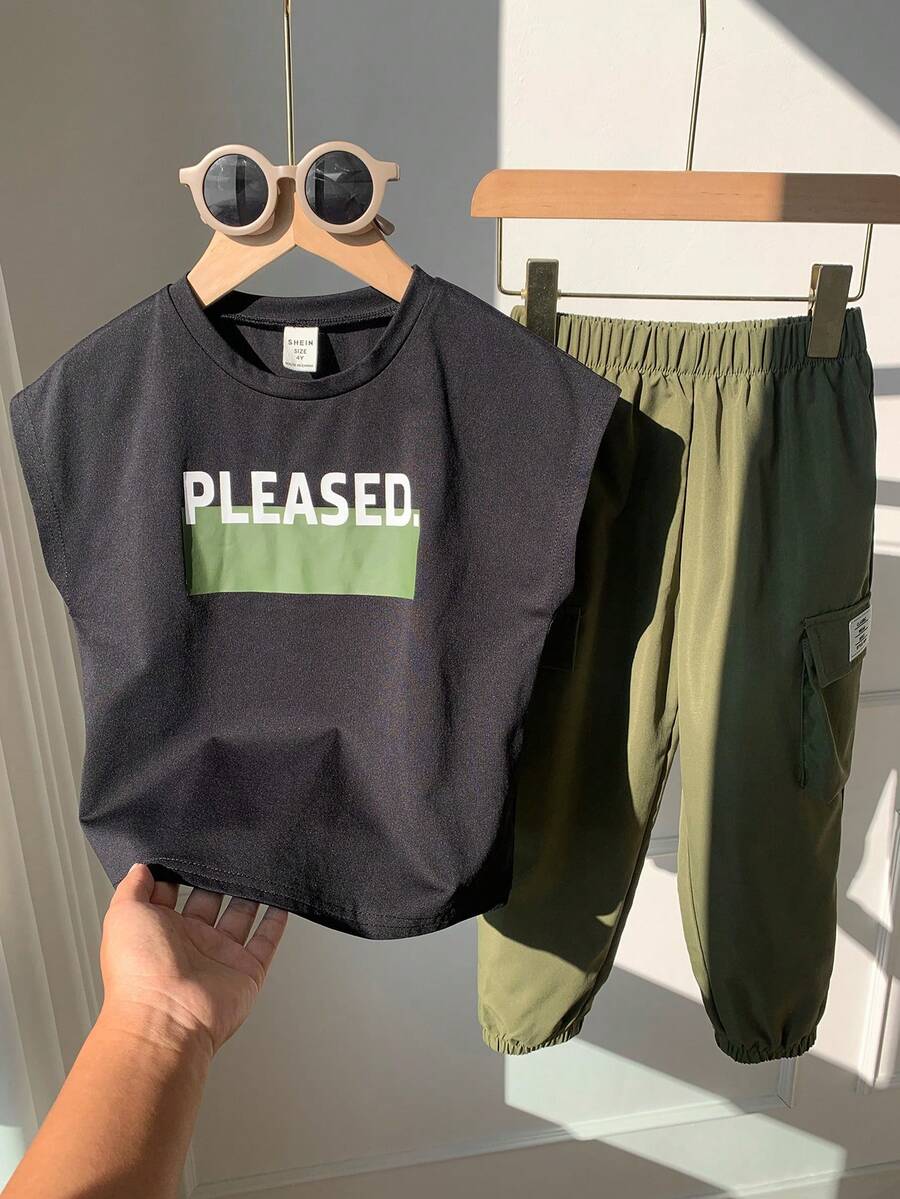 SHEIN 2件套儿童男童休闲字母印花圆领宽松短袖T恤和宽松口袋运动裤套装 - 彩色 - 查看 1