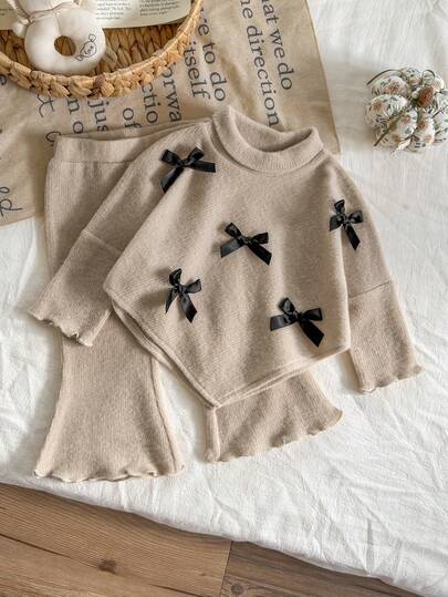 SHEIN 2 件套女婴蝴蝶结装饰针织套装，浅杏色高领上衣搭配喇叭裤，可爱休闲，适合秋冬