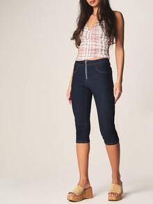 MISSGUIDED Women's High Rise Stretch Denim Capri Jeans With Front Zipper Closure And Dark Wash Finish For Casual Summer Style - Dark Wash - View 5