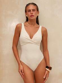 Swim Chiccia 女士纹理面料交叉V领性感连体泳衣，适合海滩度假 - 杏色 - 查看 4