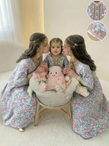 SHEIN Đầm maxi dài tay họa tiết hoa nhí cho bé gái 4-7 tuổi, kiểu dáng mùa xuân/hè, có bèo nhún, thời trang và thanh lịch, phù hợp mặc hàng ngày, đi nghỉ mát, đi học và các hoạt động ngoài trời. - Nhiều màu - Xem 8