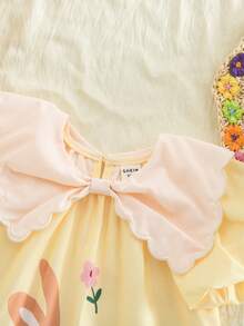 Süßes Cartoon-Muster gelbes Kleid mit Peter-Pan-Kragen und kurzen Ärmeln für Baby Mädchen, süßes Tier-Muster-Kleid für den Sommer, Prinzessinnen-Kleid mit Flügelärmeln, Schleifenkragen-Kleid. Geeignet für Frühling und Sommer, kann an verschiedenen Orten getragen werden, wie z.B. Innen- und Außenpartys, Geburtstage, Picknicks usw. - Verschiedenfarbig - Übersicht 4