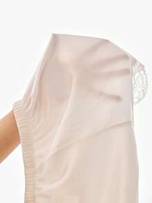 SHEIN Conjunto de camiseta y pantalones cortos de satén y encaje con bordado de rosas delicado para tallas grandes - Blanco - Ver 8