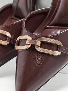 SHUZIA #EliteChic 女士雕塑感中跟尖头金属搭扣亮面咖啡色露跟高跟鞋——奢华光泽，优雅合身，适合各种场合 - 咖啡棕 - 查看 7