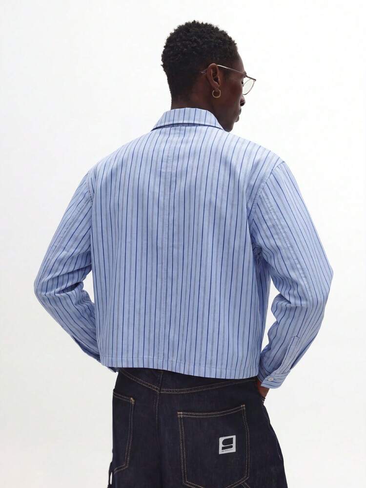 Kurzes Nadelstreifenhemd mit angenähter Krawatte