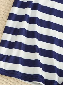 Bộ 2 món đồ mặc nhà thoải mái cho bé trai tuổi teen, gồm áo thun ngắn tay và quần short in hình hổ màu xám. - Xanh đậm - Xem 5