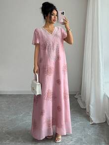 Al Najma Vestido holgado de estilo árabe con cuello en V elegante y minimalista, aplicación y volante único en el bajo - Rosa - Ver 5