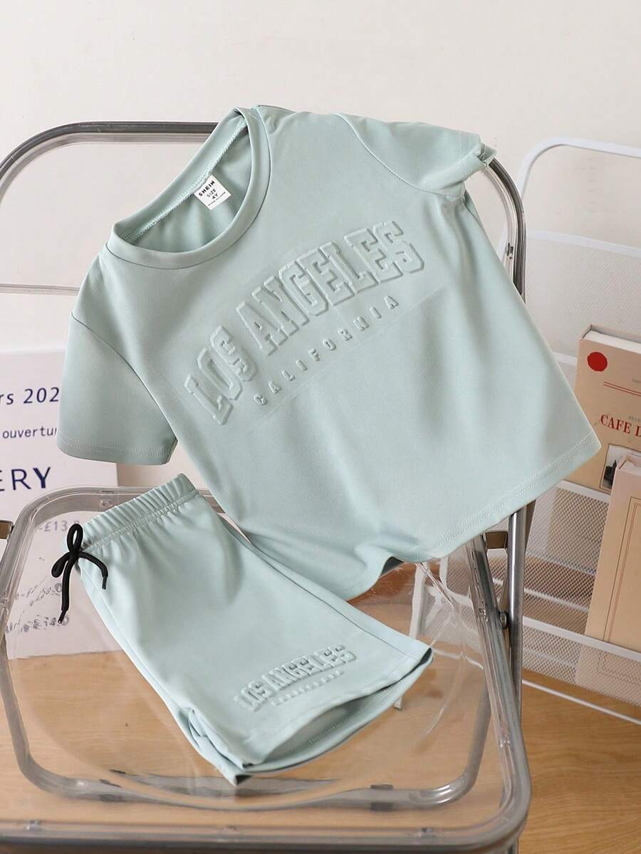 SHEIN Genkimix Kids 两件套男童夏季时尚休闲运动可爱酷炫印花T恤+短裤套装，适合日常穿着、上学、休闲、度假、聚会等各种场合，是夏季的理想之选。