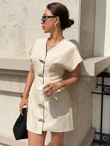 Siren Gaze 女士休闲不对称下摆连衣裙，蝙蝠袖配金属扣，夏季新款 - 杏色 - 查看 4