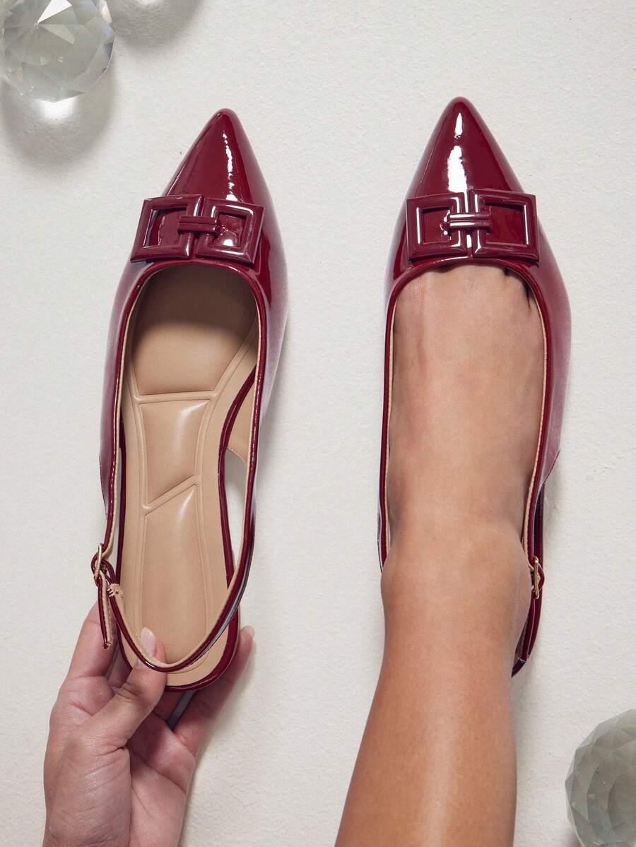 SHUZIA 女士尖头方扣亮面漆皮酒红色露跟平底鞋 – 柔软舒适的鞋垫，精致光泽，轻松百搭的日常风格 - 酒紅色 - 查看 1