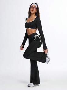 Eassivo 女士撞色滚边圆领短款上衣和喇叭裤运动套装，瑜伽服 - 黑與白 - 查看 1