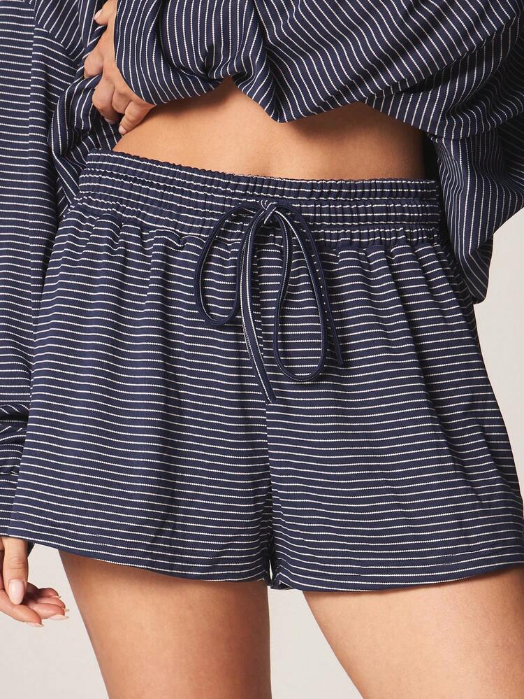 MISSGUIDED Striped Drawstring Waistband Casual Lounge Shorts Perfect For Relaxed Weekend Comfort And Cozy Home Days