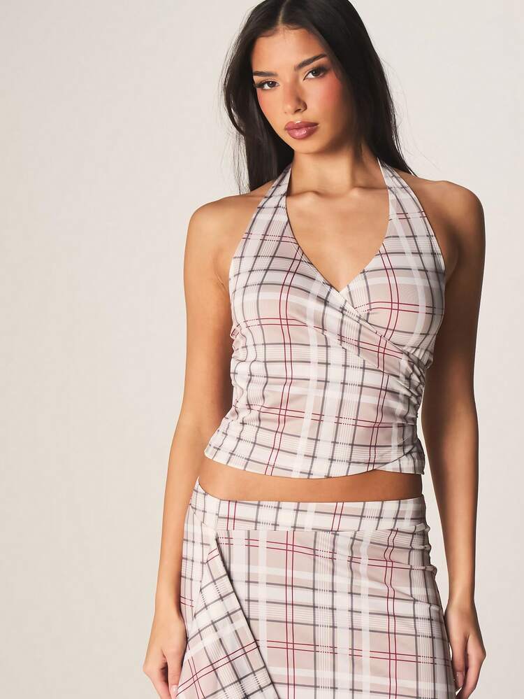 MISSGUIDED Plaid Wrap Style Halter Neck Top With V Neckline And Cropped Fit Perfect For Summer Casual Occasions And Weekend Outings