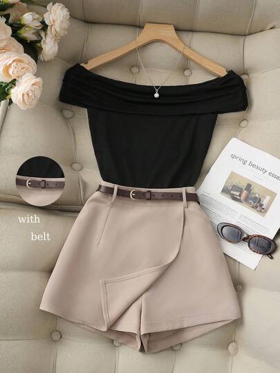 Franclia 休闲时尚通勤百搭单肩褶皱黑色衬衫，搭配卡其色短裤，适合春夏穿着。