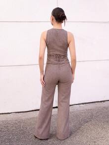 Andrea Bello Bộ vest Houndstooth cổ điển màu nâu, Áo vest và quần đơn hàng khuy Houndstooth dành cho nữ, Bộ đồ đi làm thường ngày 2 món, Bộ vest và quần, Bộ quần nâu, Bộ quần trang trọng, Bộ quần Houndstooth, Áo không tay và quần, Bộ vest Houndstooth, Bộ quần ống rộng, Bộ vest nữ, Trang phục may đo, Trang phục công sở tối giản, Thời trang công sở mùa thu. Bộ đồ hai mảnh vải tuýt mùa đông, Bộ đồ hai mảnh không tay, Bộ đồ tuýt màu nâu, Bộ đồ tuýt xếp ly dành cho nữ, Bộ đồ hai mảnh thường ngày - màu nâu - Xem 2