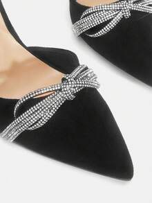 Glitzique 秋冬时尚蝴蝶结装饰粗跟尖头鞋，搭配白色/黑色连衣裙，适合情人节、优雅派对等场合。 - 黑色 - 查看 7