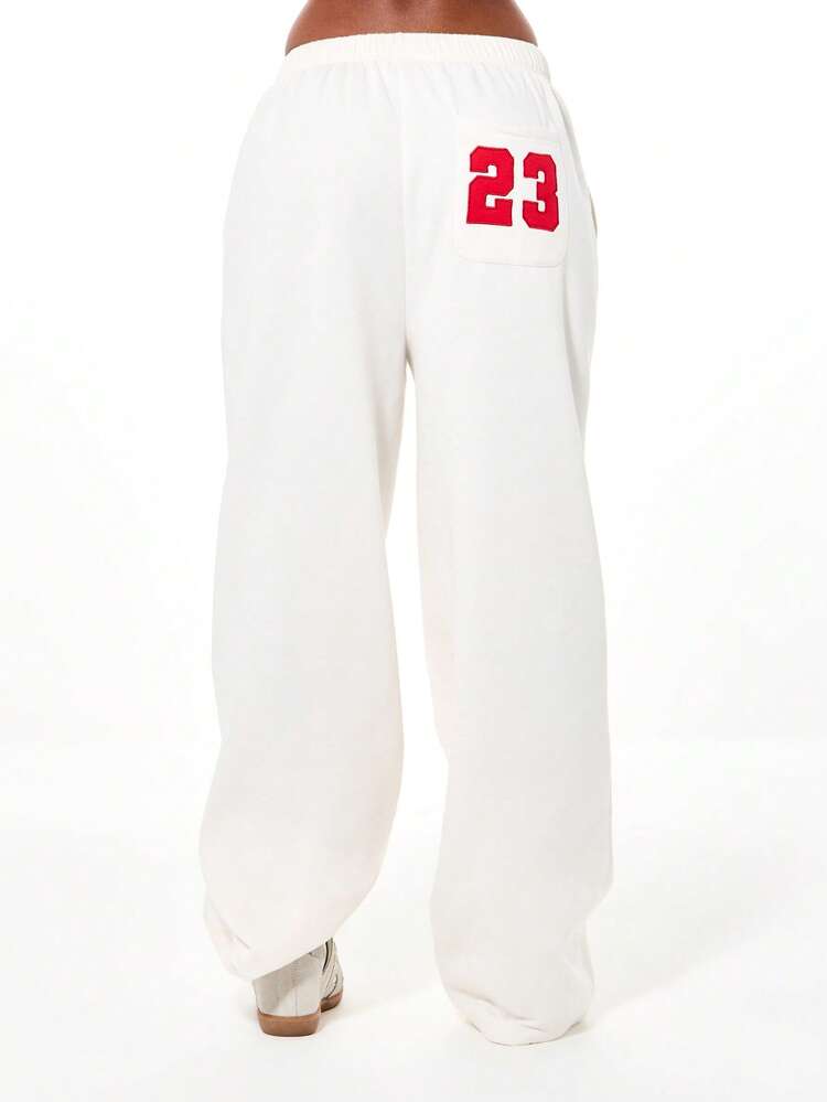 SUMWON WOMEN 섬원 여성 와이드 레그 스웨트 팬츠 (레드 텍스트 아플리케 장식)