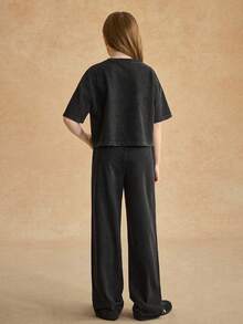 SHEIN مجموعة قميص وبنطلون فضفاض قصير كاجوال لفتيات المراهقات ATHLOW، مزينة بملصق منسوج - رمادي غامق - مشاهدة 2