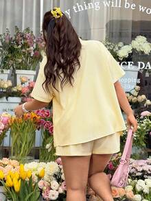 GalTyme 大码女式条纹短袖拼接衬衫和字母印花短裤休闲两件套 - 黃色 - 查看 2